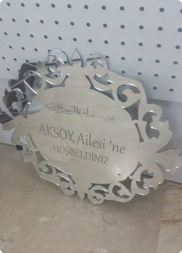 İsim Yazılı  Lazer kesim Pleksi Ayna Kapı Süsü (30 Cm)