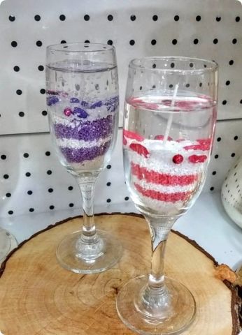 Uzun cam kadehte süslü jel mum (19cm)