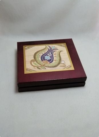24 Lü 18x18 Cm Lale Desenli (Küçük Boy) Kare Lokum, Madlen Hediye Kutusu