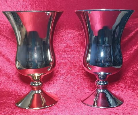 33 cm Konik tabanlı metal masa üstü vazo