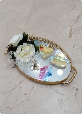 Süslü Metal oval tepsi kalp yükselticili çiçekli tepsi