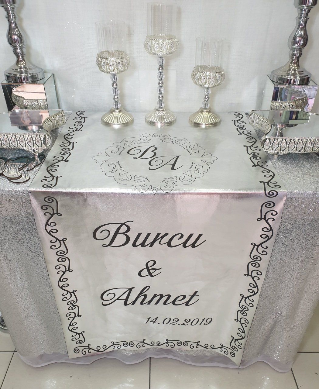 Deri işlemeli runner